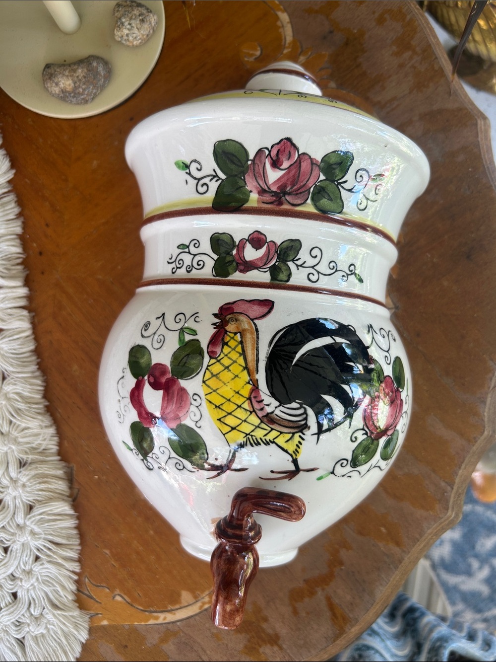 Vintage Ceramic Rooster Wall Tank Lavabo